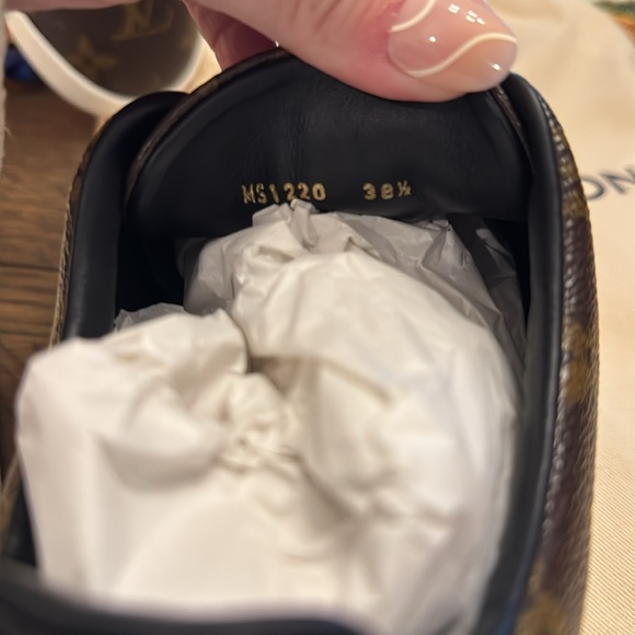 ***NEVER WORN***Louis Vuitton Frontrow Sneaker - Picture 5 of 5